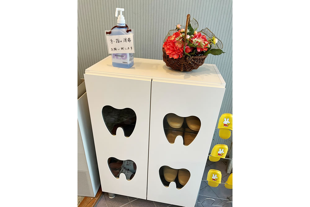 来院患者様用スリッパ殺菌ラック